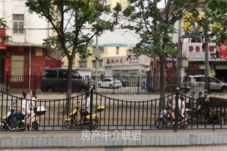 城东翡翠名苑3室1厅1卫95万95m2多层一楼，性价比很高